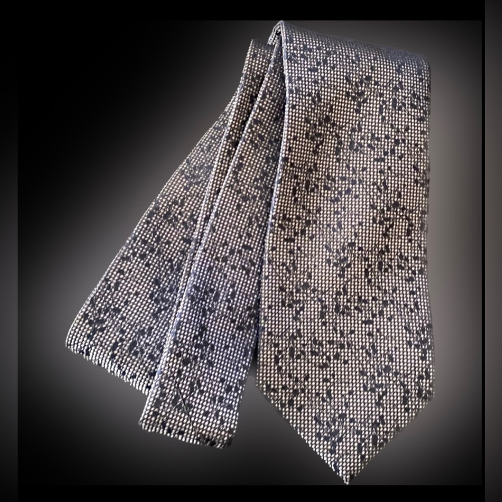 Kenneth Cole Awareness Black/Grey 100% Silk Men’s Tie EUC